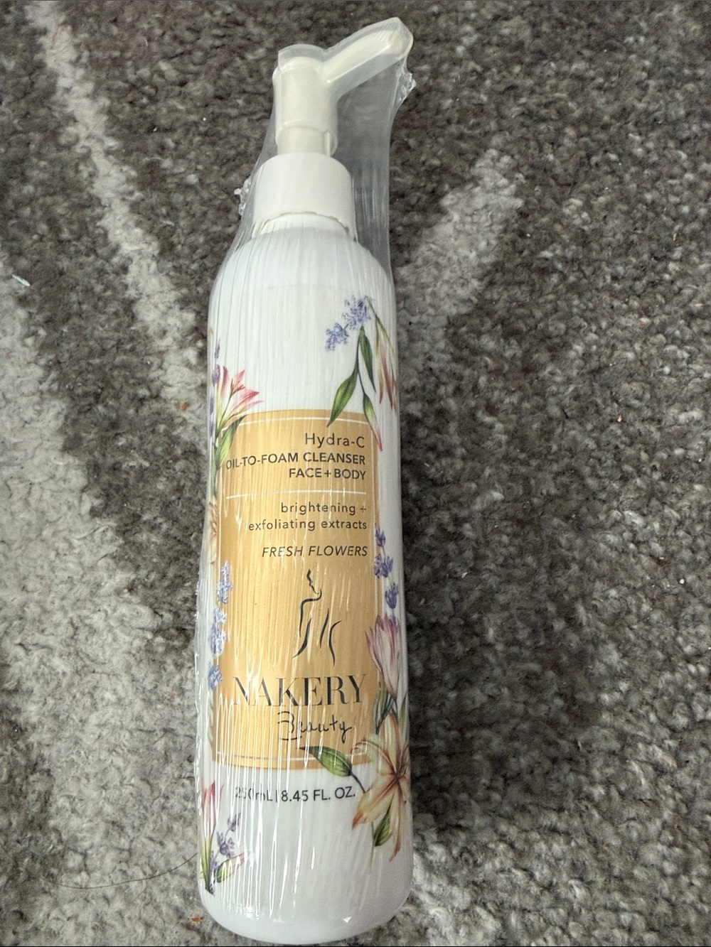 Nakery Beauty Hydra-C Oil-to-Foam Cleanser Body Wash - White and Gold